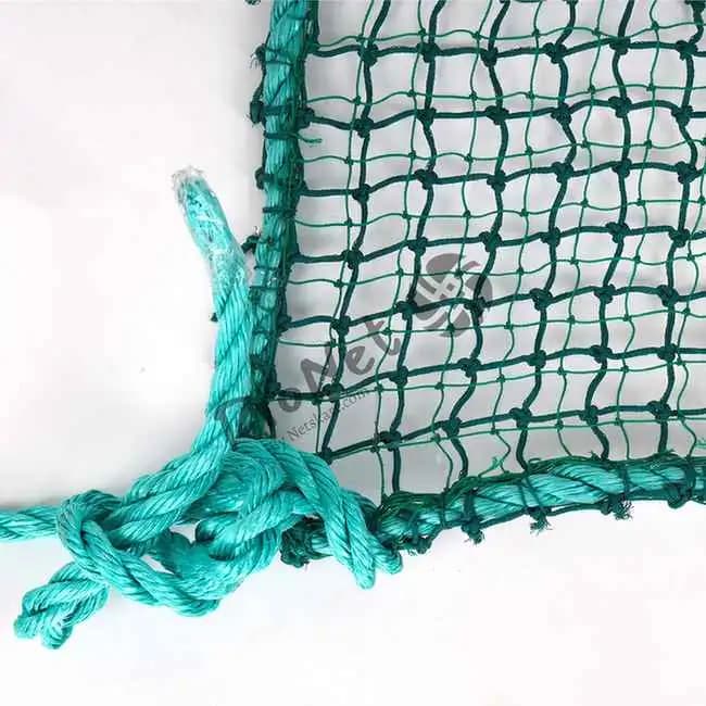 Close-up view of knotless construction safety net showing green HDPE mesh and reinforced border rope